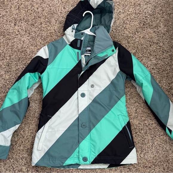 Women’s ski/ snowboarding jacket size small . New condition never worn . - Picture 1 of 2